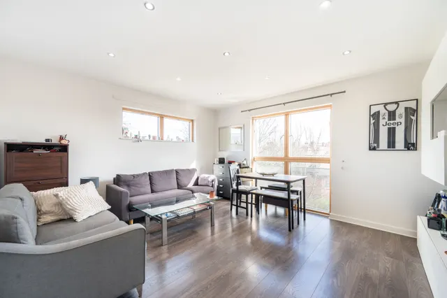 16 Electra Court, 42 Station Parade, London, photo 1
