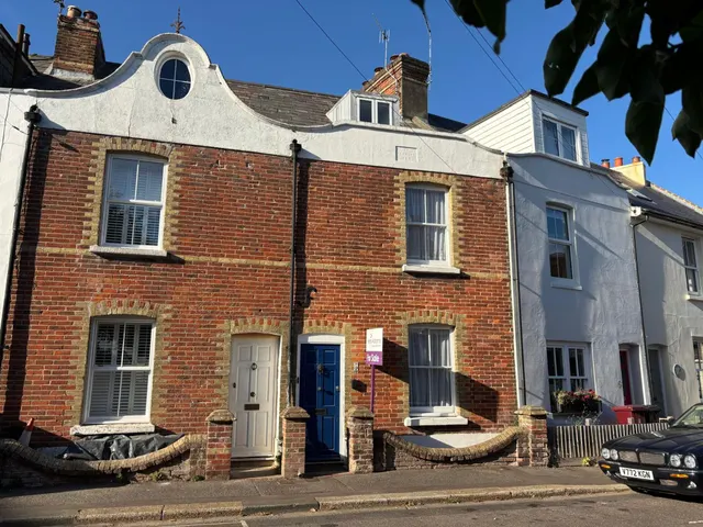 Caledonian Road, Chichester, PO19, photo 1