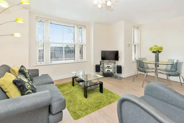 St. Leonards Road, Windsor, SL4, photo 2