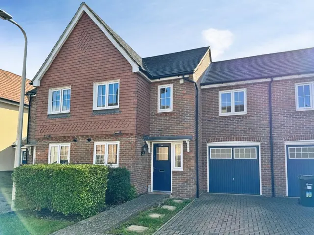 Addington Gardens, Woodley, RG5, photo 1