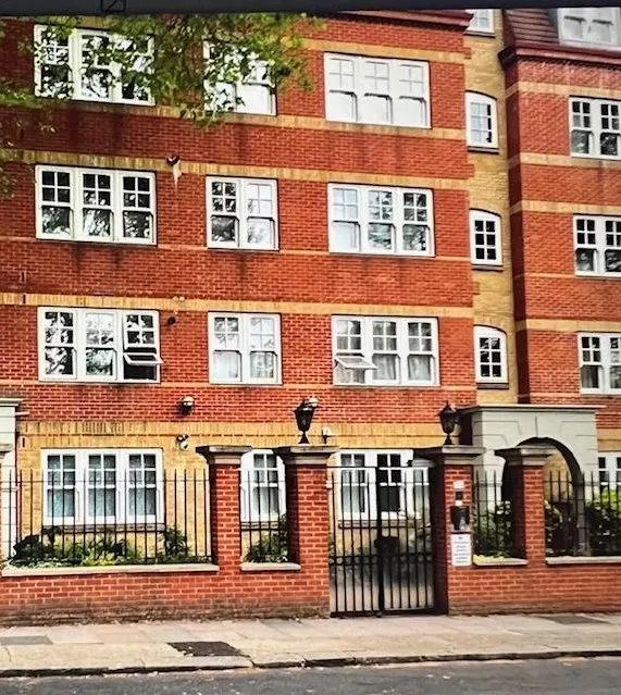 Exeter Road, London, photo 1