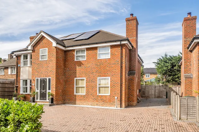West End Road, West End, SO18, photo 1