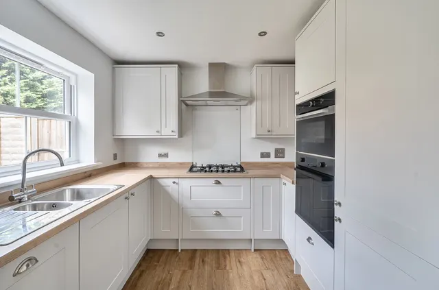 West End Road, West End, SO18, photo 3
