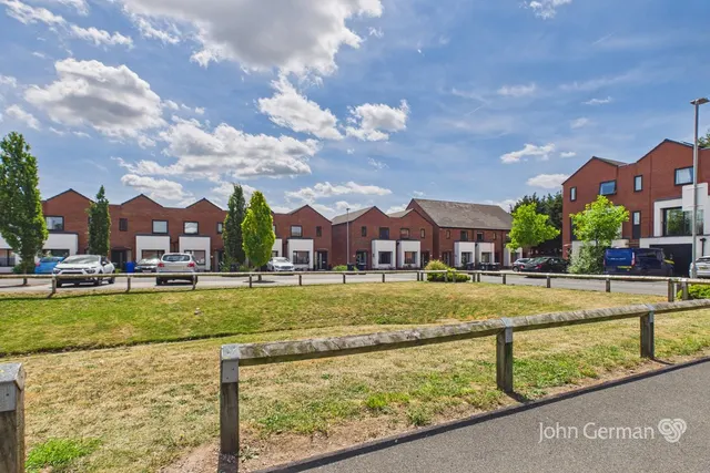 Victoria Crescent, Burton-on-Trent, photo 2