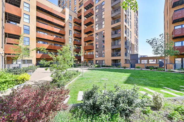 Acton, W3, photo 1