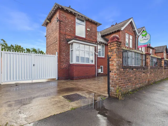 Bradford Road, Manchester, M40, photo 1