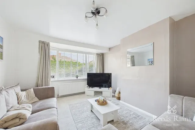 Photo 3 — Greenton Avenue, Scholes, West Yorkshire, BD19