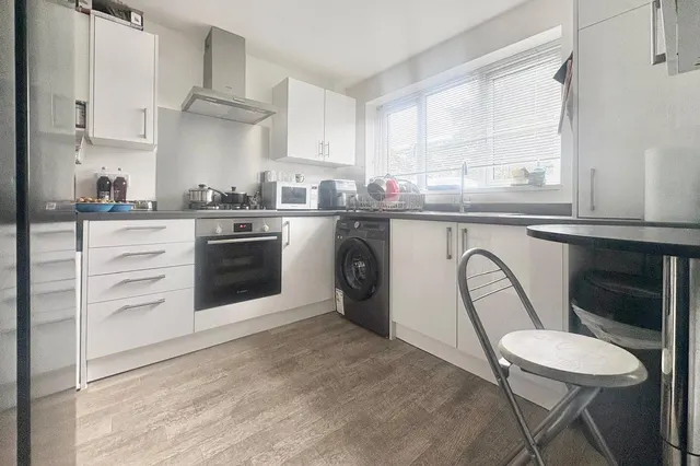 Photo 3 — Lamerton Close, Bordon, Hampshire, GU35 0HZ