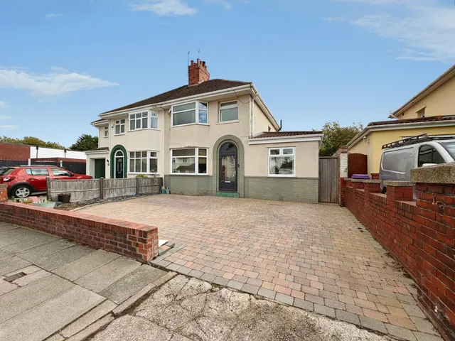 Riverbank Road, Liverpool, L19, photo 1