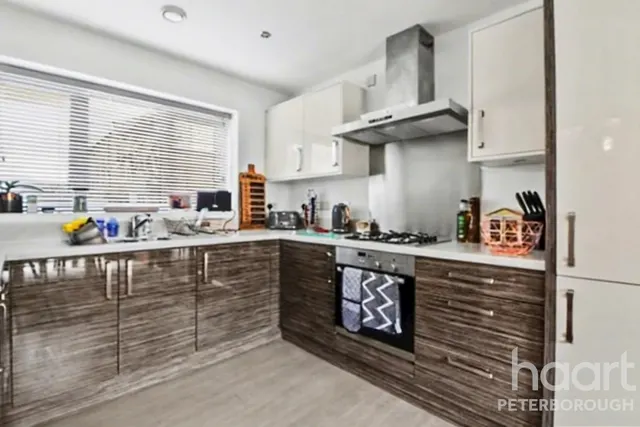 Hawksbill Way, Peterborough, PE2, photo 2