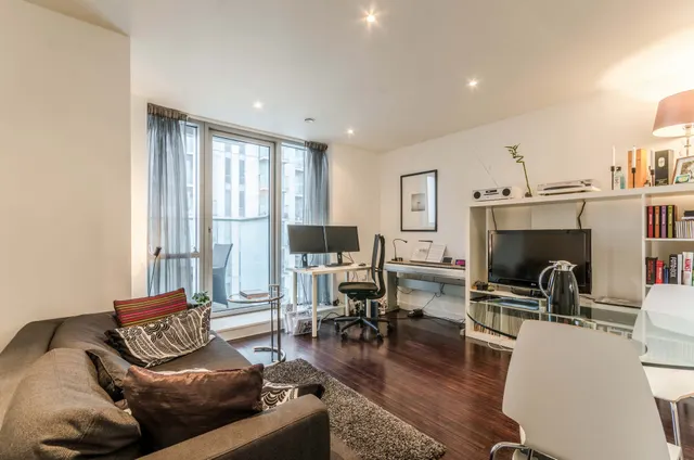 Flat 3302, 3 Pan Peninsula Square, London, photo 1