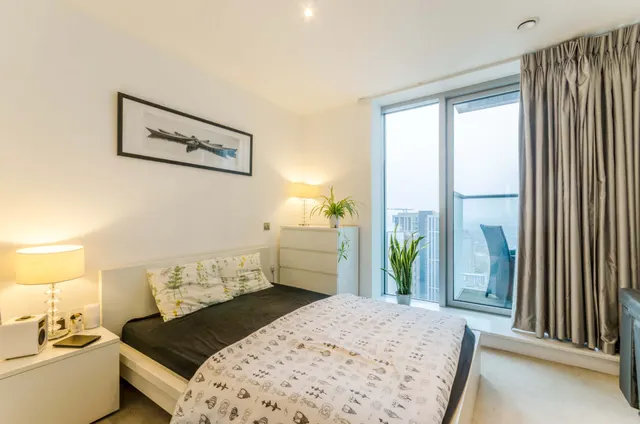 Photo 2 — Flat 3302, 3 Pan Peninsula Square, London