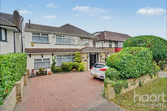 Chase Road, London, N14, photo 1