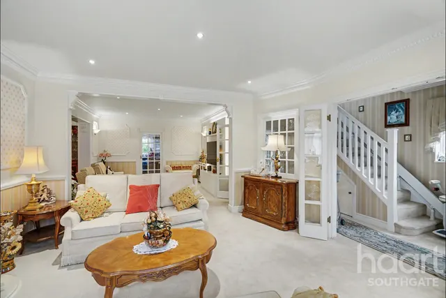 Chase Road, London, N14, photo 2