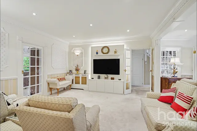 Chase Road, London, N14, photo 3
