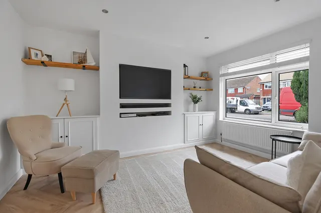 Poynes Road, Horley, RH6, photo 2