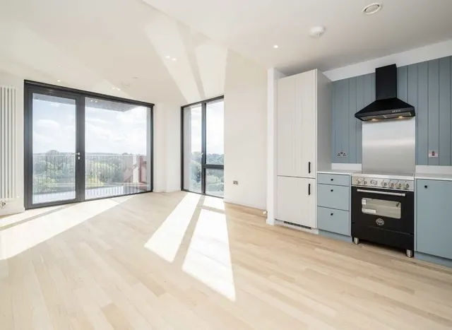 Brent Way, Brentford, TW8, photo 2