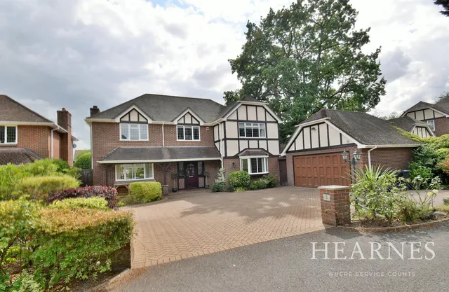Pinewood Road, BH22, photo 1