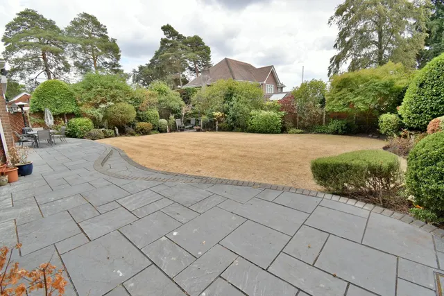 Pinewood Road, BH22, photo 2