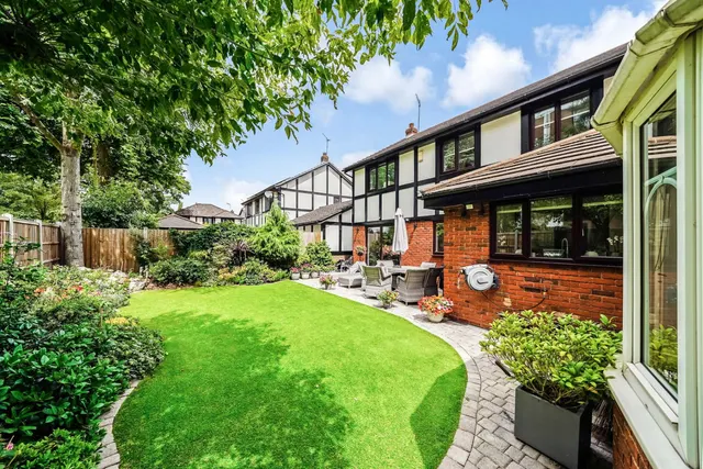 Canterbury Close, Chigwell, IG7, photo 1
