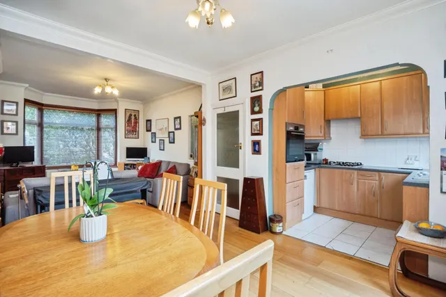 Avondale Road, London, E17, photo 3