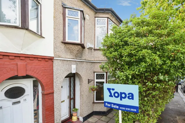 Avondale Road, London, E17, photo 1