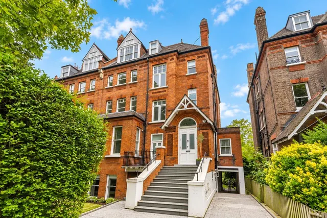 Fitzjohns Avenue, London, NW3, photo 3
