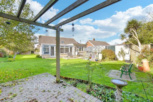 Warlands Lane, Shalfleet, PO30, photo 1