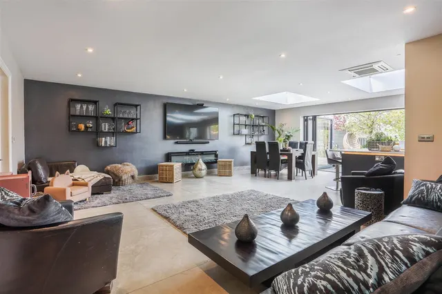 Photo 2 — Northey Avenue, Cheam, SM2 7HU