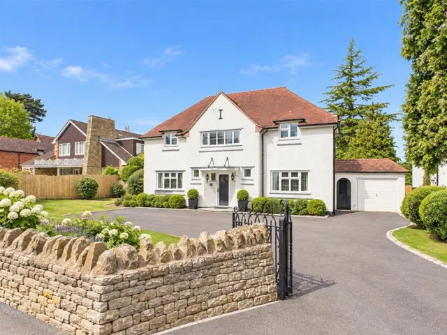 Stroud Road, Tuffley, photo 1