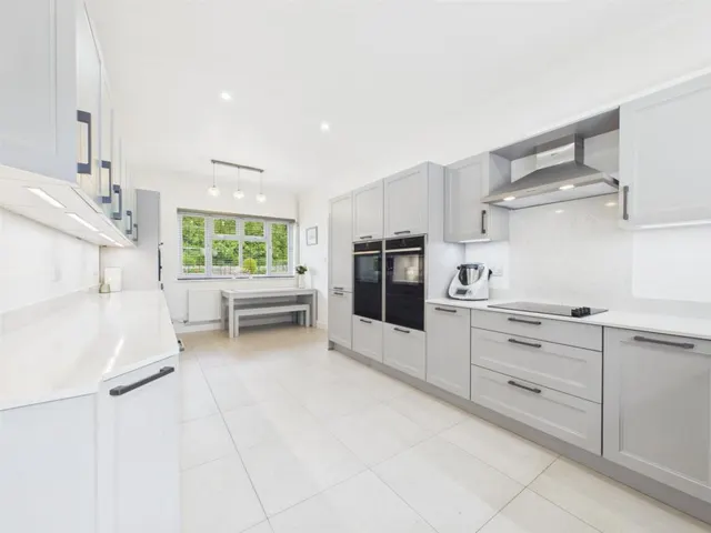 Stroud Road, Tuffley, photo 2