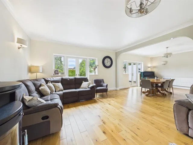 Stroud Road, Tuffley, photo 3