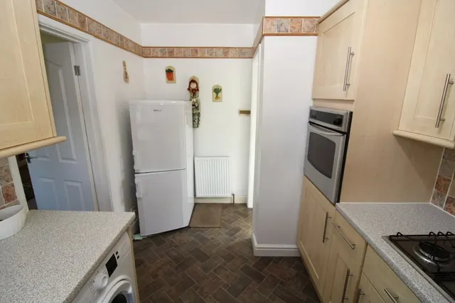 West View, Cudworth, photo 3