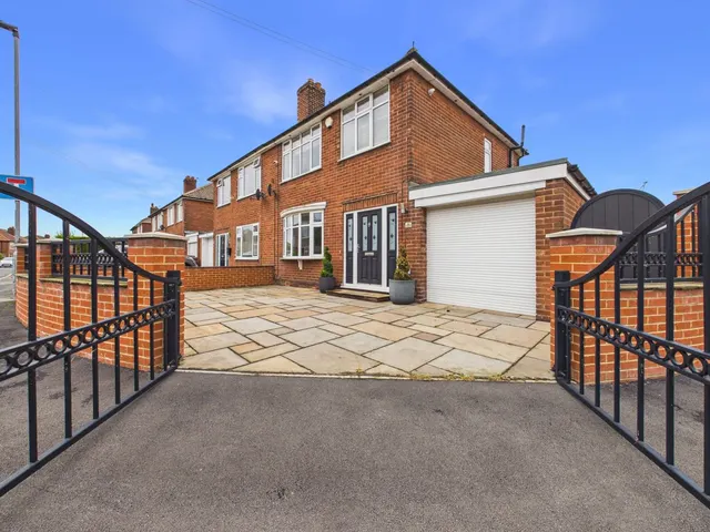 Bedford Close, Featherstone, WF7, photo 1
