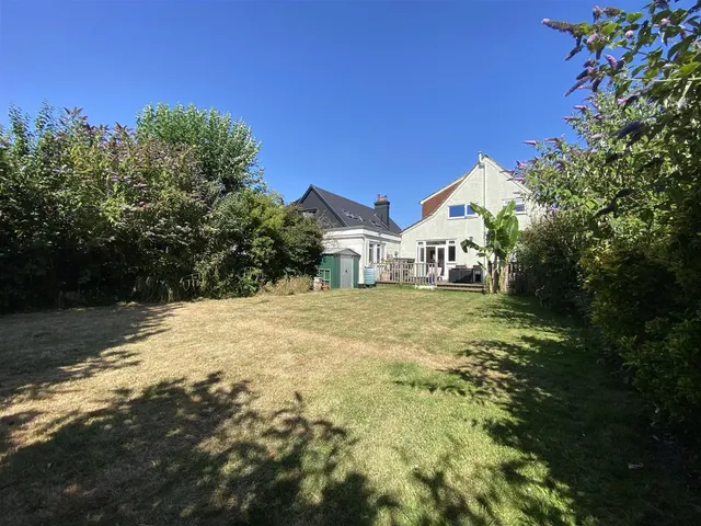 Nutbourne Road, Worthing, photo 1