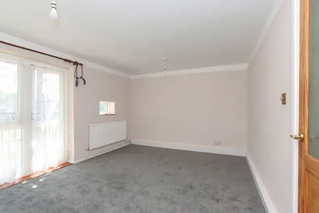 Photo 3 — Manley Road, Hemel Hempstead, Hertfordshire, HP2 5EX