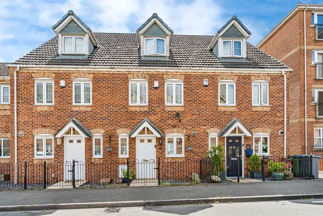 Thunderbolt Way, Tipton, photo 1