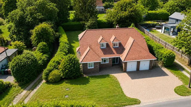 Grosvenor Road, Medstead, GU34, photo 1