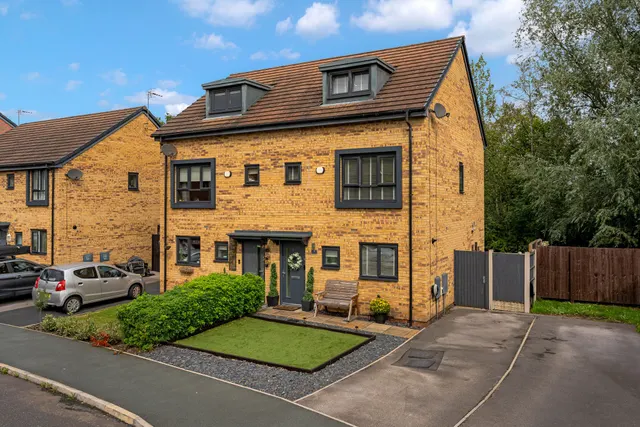 Worsley Close, Castlefields, Runcorn, Runcorn, WA7 2XL, photo 1