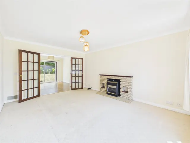 Photo 2 — Seaford Close, Ruislip, HA4 7HN
