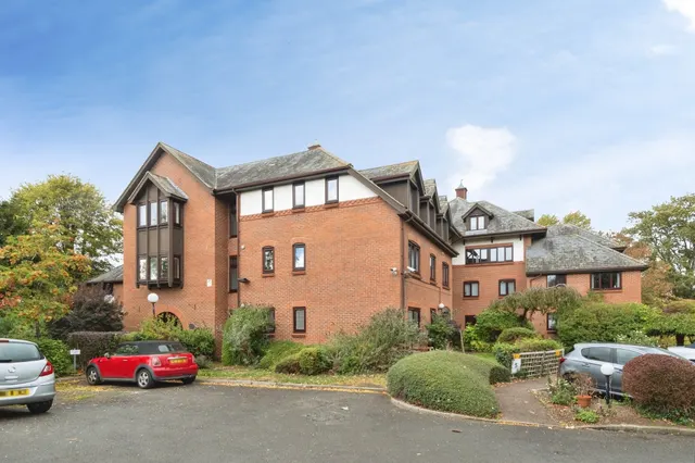 Lawnsmead Gardens, Newport Pagnell, MK16, photo 1