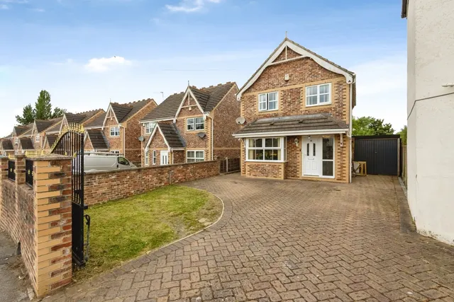 Moor Road, Stanley, Wakefield, West Yorkshire, WF3, photo 1