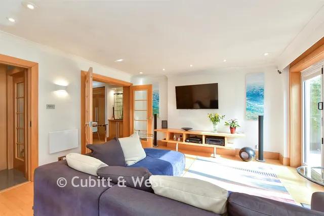 Central Avenue, Telscombe Cliffs, BN10, photo 3
