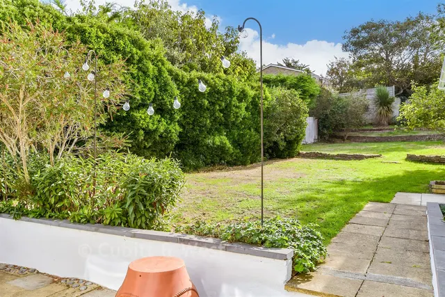 Central Avenue, Telscombe Cliffs, BN10, photo 2