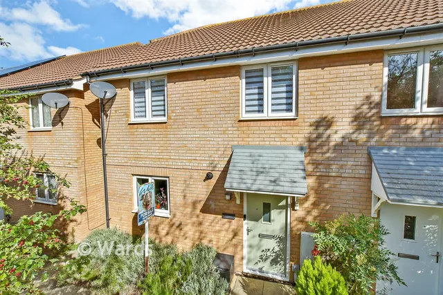 Petunia Avenue, Minster On Sea, ME12, photo 1