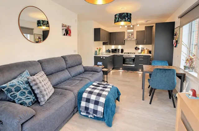 Thorn, Houghton Regis, LU5, photo 1
