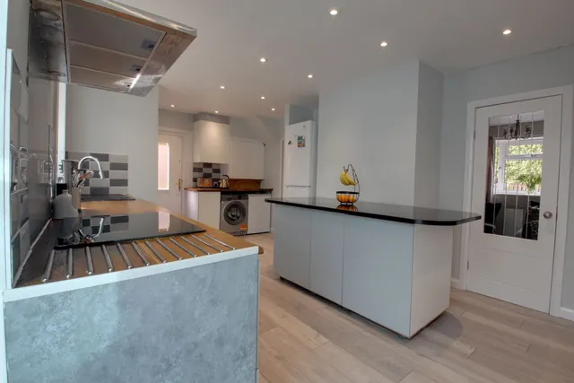 Alderton Crescent, Leeds, LS17, photo 3
