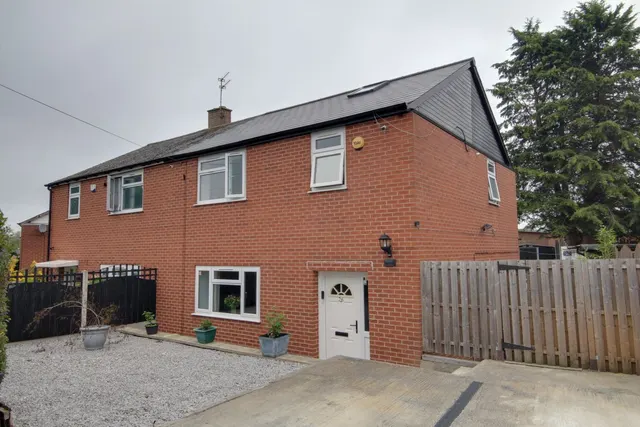 Alderton Crescent, Leeds, LS17, photo 1