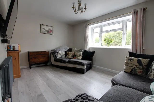Alderton Crescent, Leeds, LS17, photo 2