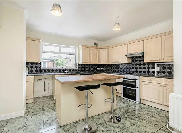 Photo 3 — Waldegrave Road, Teddington, TW11